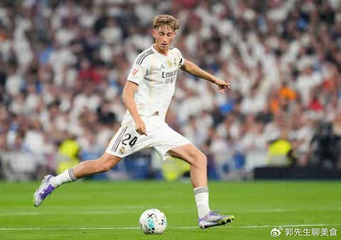 开云官网-6250万新援笑对队友担架？皇马这笔买卖到底亏不麻|圣地亚哥-伯纳乌足球场|皇家马德里|阿森西奥|赫伊森|球迷_新浪体育_新浪新闻