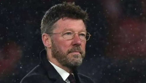 开云娱乐-今日趣图：曼联先斩英超前2后斩足总杯冠军 月最佳魔咒？不存在！