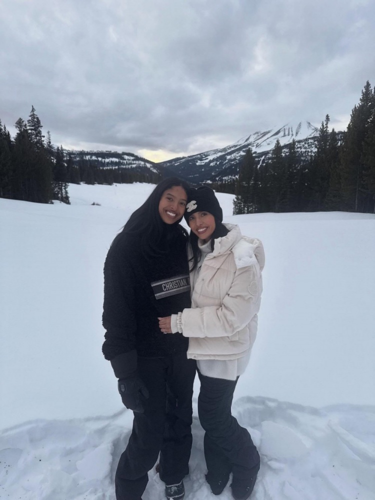 开云APP-🎂瓦妮莎晒照为大女儿庆生：爸爸妈妈永远爱你 此刻到永恒❤️